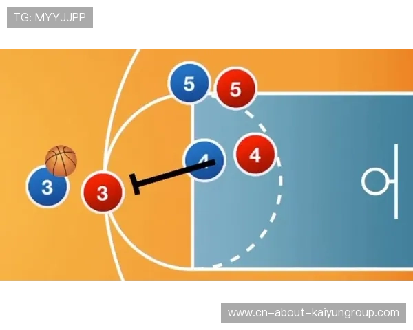 篮球运动员跑位跑进替补席的背后：战术智慧与瞬间决策的碰撞