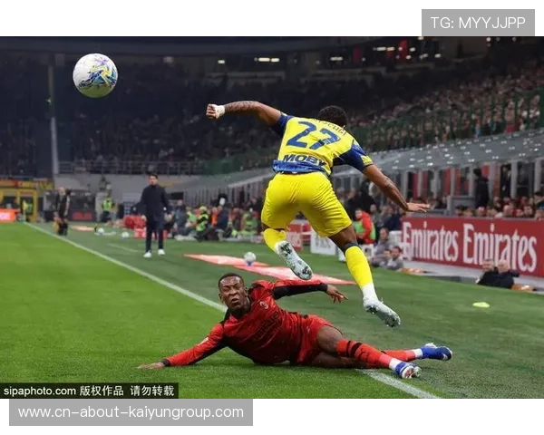 维尔茨禁区外起脚远射,皮球划出弧线入网 维尔茨禁区外起脚远射,皮球划出弧线入网